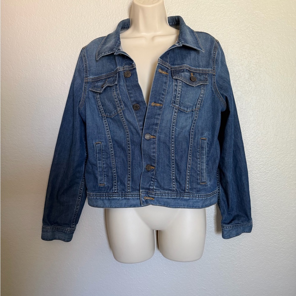 Women's Blue Denim Jean Jacket - Classic Casual Trucker Style